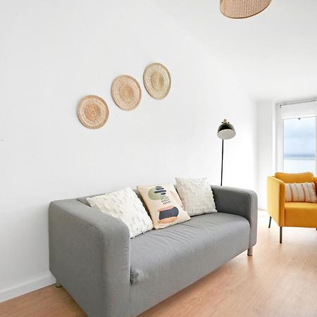 Sunny 2 Bedroom Apartment In Almada - Balconies With River View Екстериор снимка