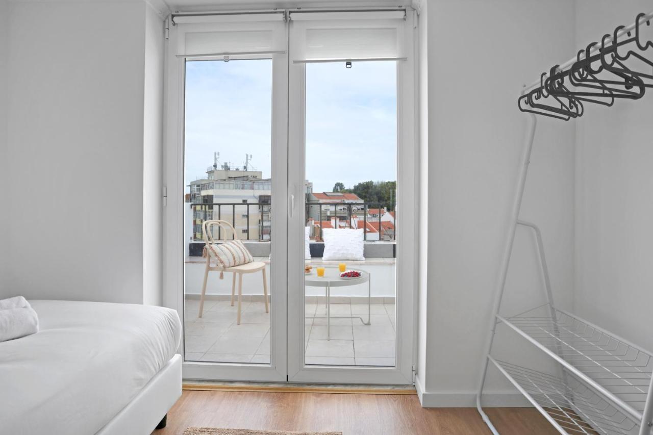 Sunny 2 Bedroom Apartment In Almada - Balconies With River View Екстериор снимка